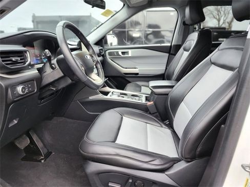 Certified 2022 Ford Explorer XLT w/ Equipment Group 202A image 19