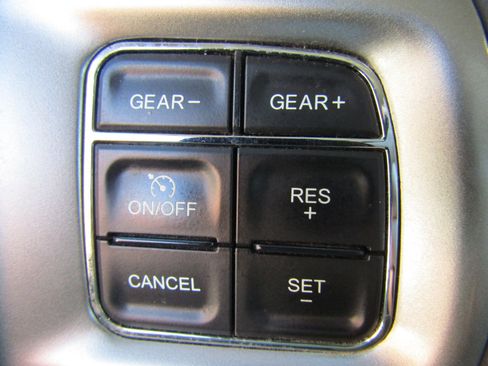 Used 2017 RAM 1500 Laramie image 26