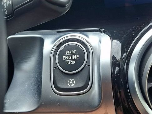 Used 2025 Mercedes-Benz GLB 250 4MATIC image 27