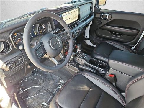 Used 2026 Jeep Wrangler Unlimited Rubicon AWD/4WD image 12