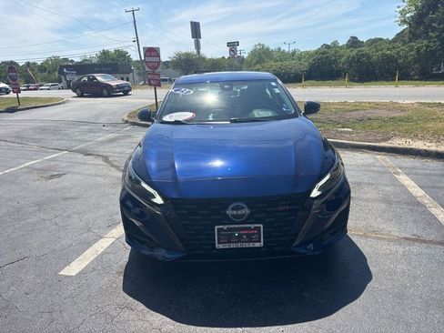 Used 2023 Nissan Altima 2.0 SR FWD image 8