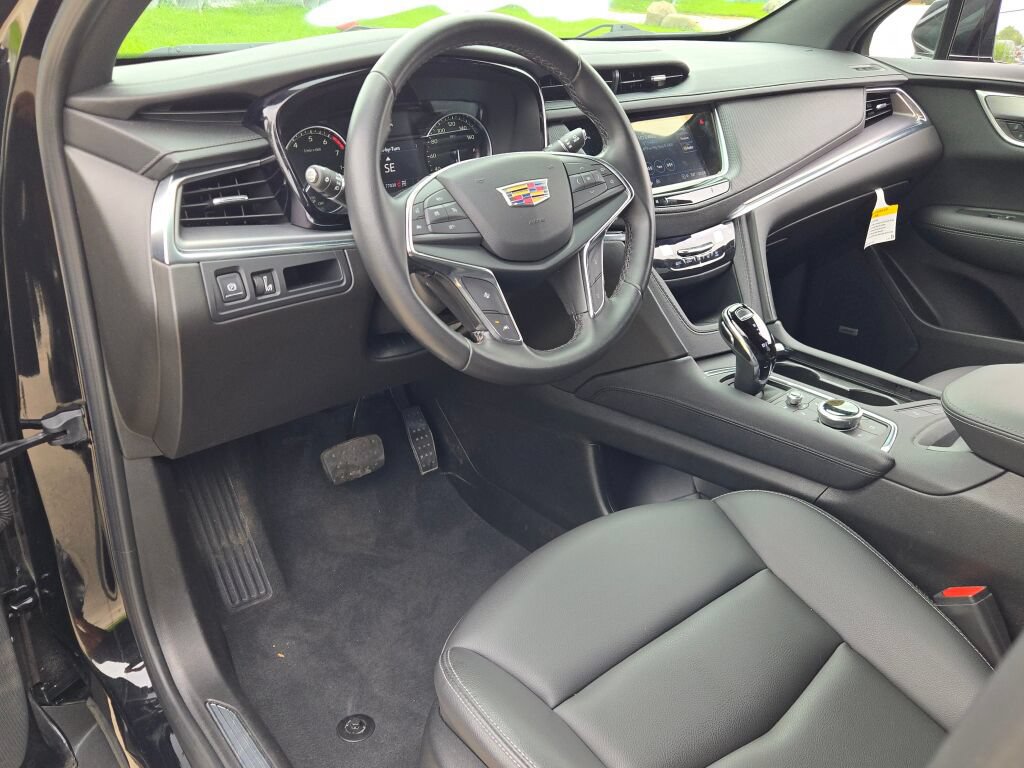 Used 2023 Cadillac XT5 Luxury w/ LPO, Floor Liner Package AWD/4WD image 25
