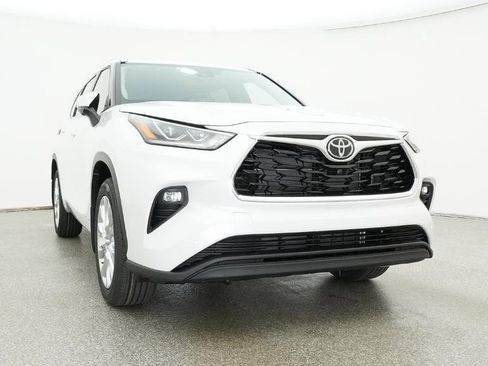 New 2026 Toyota Highlander Limited AWD/4WD image 8