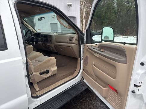 Used 2003 Ford F350 XLT image 21
