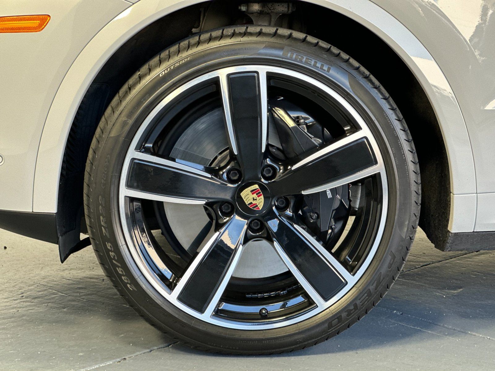 Certified 2022 Porsche Cayenne Turbo AWD/4WD image 33