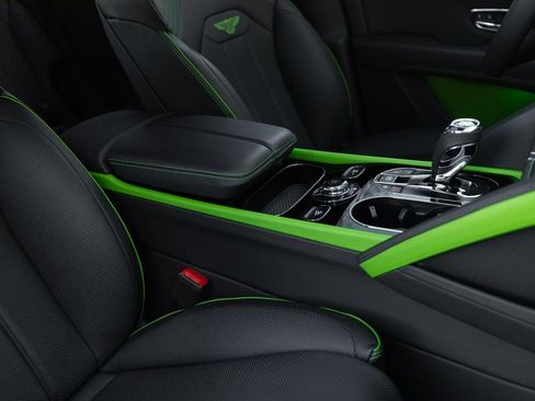 Used 2025 Bentley Bentayga image 34