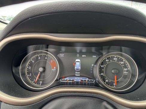 Used 2018 Jeep Cherokee Limited image 16