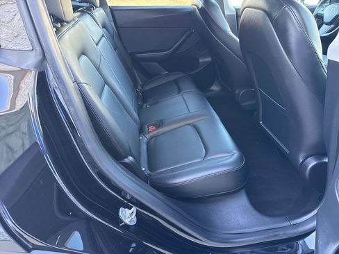 Used 2021 Tesla Model Y Long Range image 25