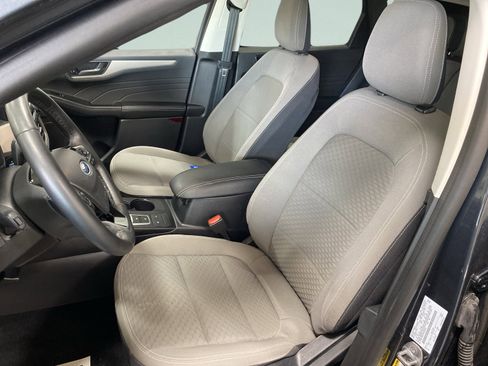 Used 2022 Ford Escape SE w/ Cold Weather Package image 12