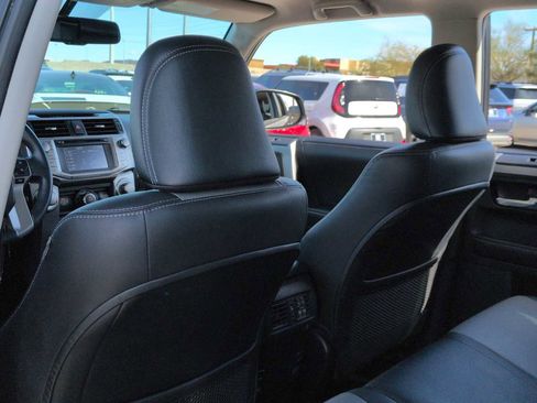 Used 2017 Toyota 4Runner SR5 Premium image 18