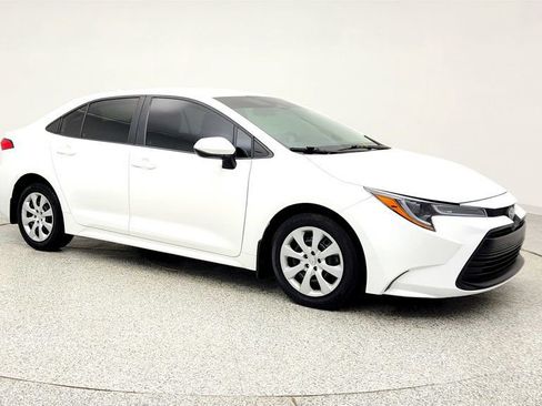 Used 2025 Toyota Corolla LE image 3