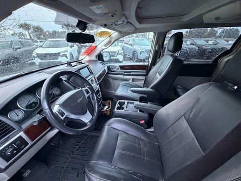 Used 2010 Chrysler Town & Country Touring Plus w/ Premium Group image 11