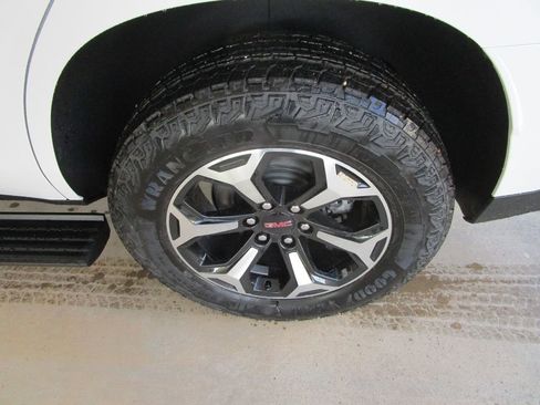 New 2026 GMC Yukon AT4 w/ AT4 Premium Plus Package image 9