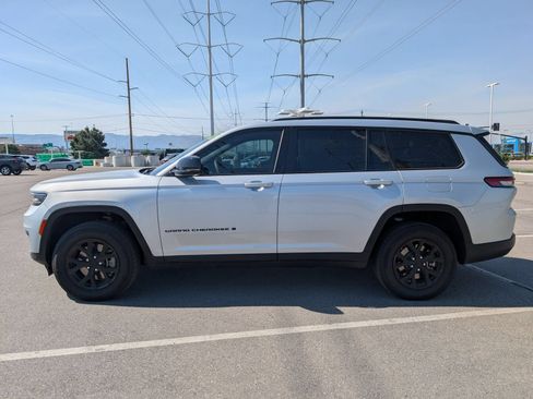 Used 2025 Jeep Grand Cherokee L Altitude AWD/4WD image 6