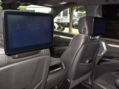 Used 2025 Cadillac Escalade ESV Premium Luxury Platinum AWD/4WD image 19