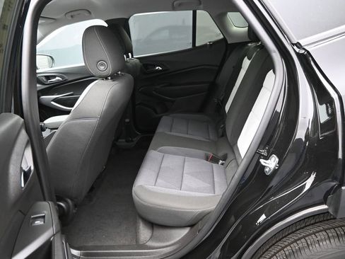 Used 2025 Chevrolet Trax LS image 27