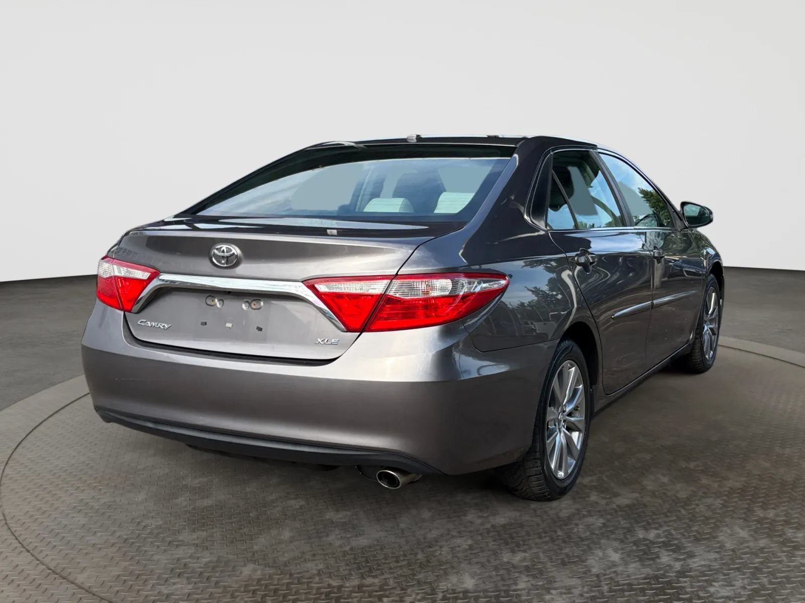 Used 2016 Toyota Camry XLE w/ Convenience Package FWD image 10