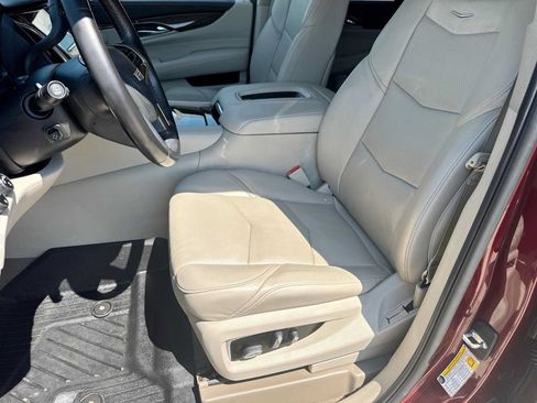 Used 2019 Cadillac Escalade Luxury w/ LPO, Radiant Package AWD/4WD image 15