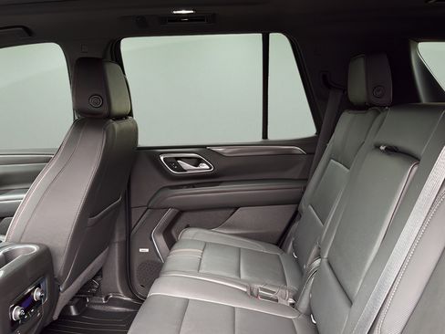 Used 2022 Chevrolet Tahoe RST AWD/4WD image 16