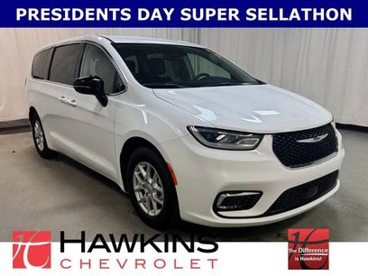 Used 2024 Chrysler Pacifica Touring-L