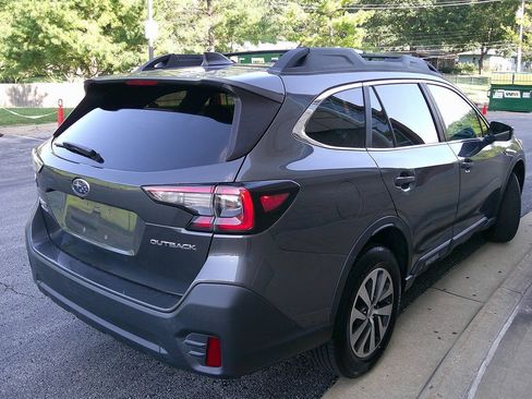 Used 2022 Subaru Outback Premium AWD/4WD image 5