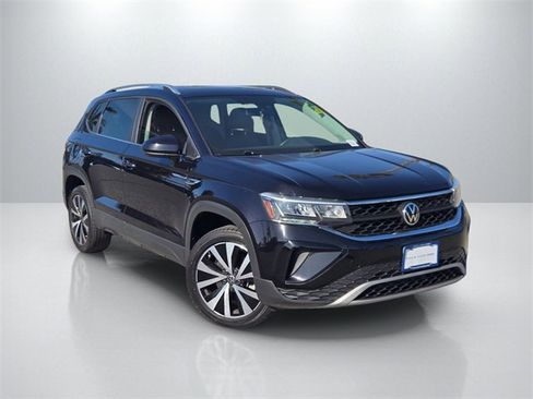 Used 2022 Volkswagen Taos SE w/ Panoramic Sunroof Package image 1