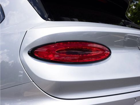 Certified 2024 Bentley Bentayga Extended Wheelbase image 48