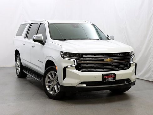 Used 2023 Chevrolet Suburban Premier image 1