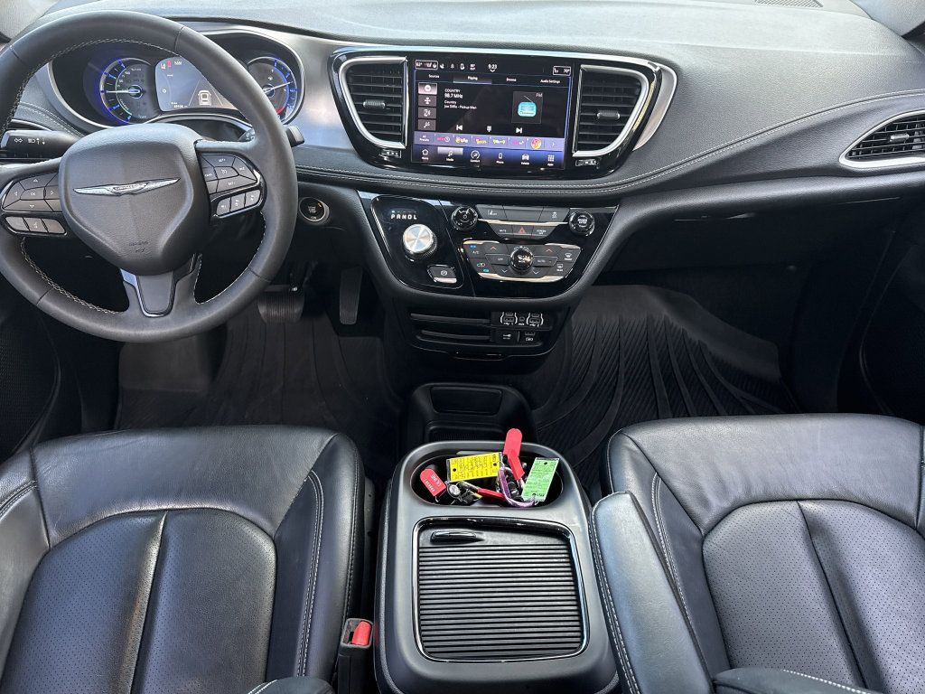 Used 2022 Chrysler Pacifica Touring-L w/ S Appearance Package FWD image 13