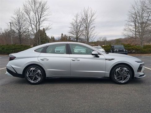 Certified 2024 Hyundai Sonata SEL w/ Convenience Package image 3