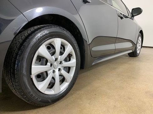 Used 2022 Toyota Corolla LE FWD image 9