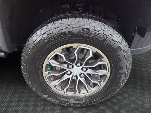 Used 2020 Chevrolet Colorado ZR2 image 17