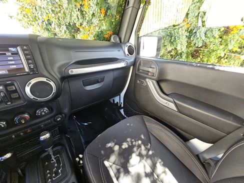 Used 2014 Jeep Wrangler Unlimited Sahara w/ Connectivity Group AWD/4WD image 19