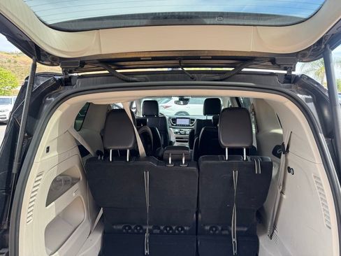 Certified 2023 Chrysler Pacifica Touring-L image 15