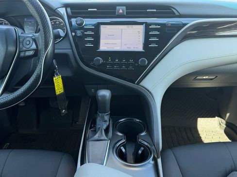 Used 2018 Toyota Camry LE FWD image 10