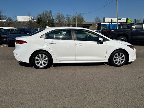 Used 2022 Toyota Corolla LE FWD image 8