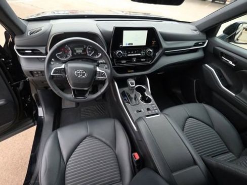 Used 2024 Toyota Highlander XSE image 19