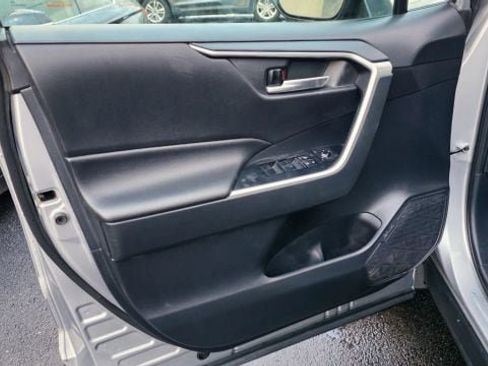 Used 2019 Toyota RAV4 XLE w/ Convenience Package image 10