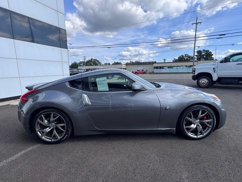 Used 2014 Nissan 370Z Touring w/ Sport Package RWD image 9