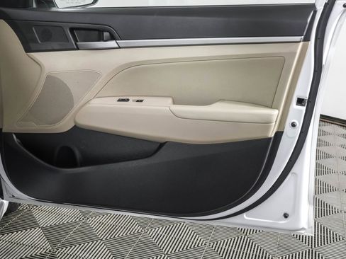 Used 2017 Hyundai Elantra SE image 47