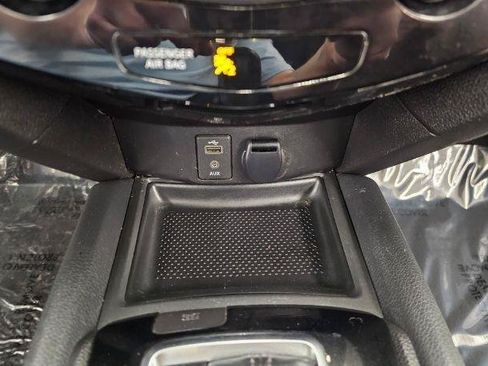 Used 2017 Nissan Rogue SV AWD/4WD image 19
