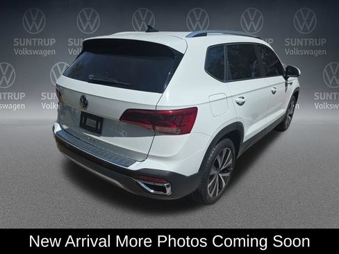 Used 2023 Volkswagen Taos SE FWD image 3