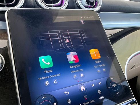 Used 2025 Mercedes-Benz GLC 300 4MATIC image 33