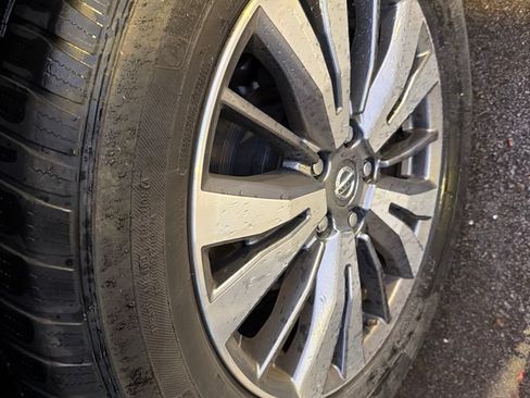 Used 2020 Nissan Pathfinder SL FWD image 37