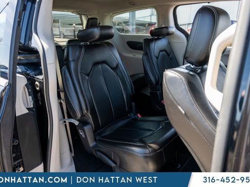 Used 2023 Chrysler Pacifica Touring-L FWD image 27