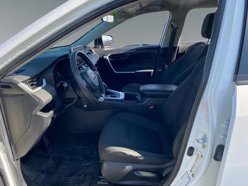 Used 2024 Toyota RAV4 LE image 9