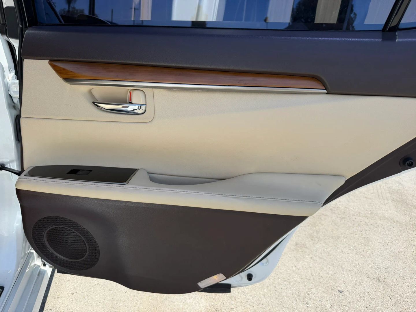 Used 2016 Lexus ES 300h w/ Luxury Package w/Wood Trim FWD image 18