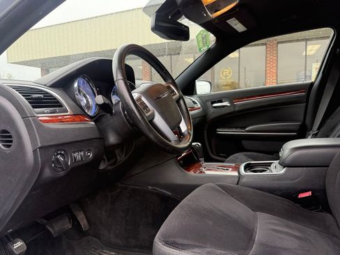 Used 2012 Chrysler 300 image 11