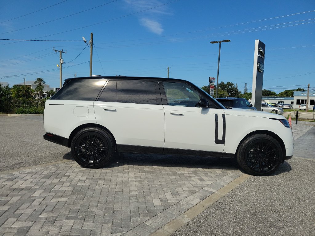 New 2026 Land Rover Range Rover Long Wheelbase SE AWD/4WD image 6