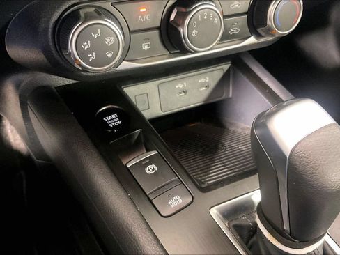 Used 2025 Nissan Kicks SV FWD image 27